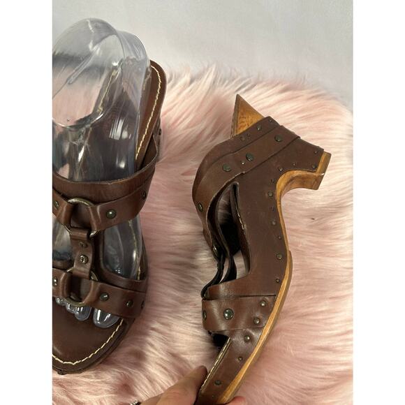 JOHN A FRYE Elvira Open Toe Studded Wooden Heel Sandal Dark Brown Size 7.5 - Picture 2 of 7